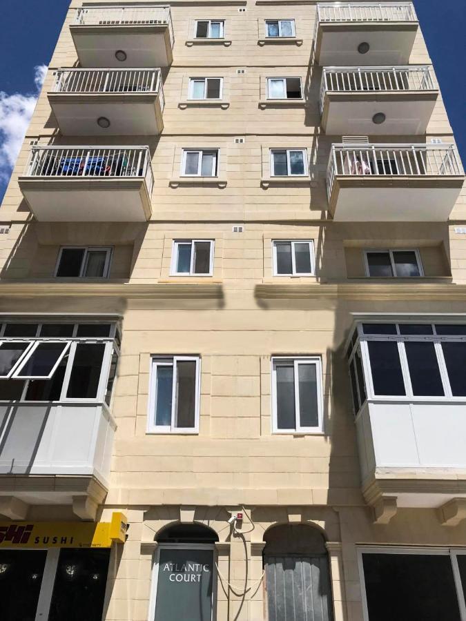 F10 Room 1, Private Double Room With Private Bathroom In Shared Flat Msida Esterno foto