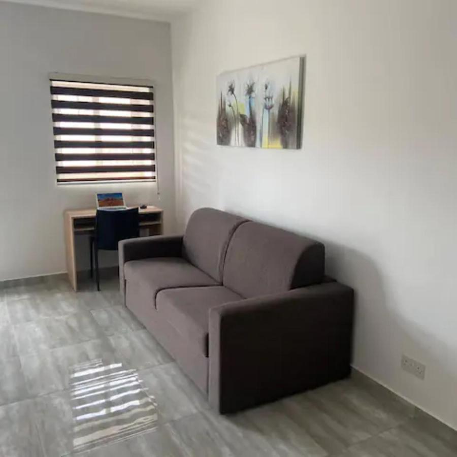 F10 Room 1, Private Double Room With Private Bathroom In Shared Flat Msida Esterno foto